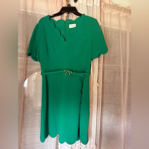 Eliza J Green Scalloped Sheath Dress size 6 NWT* - Picture 7 of 12